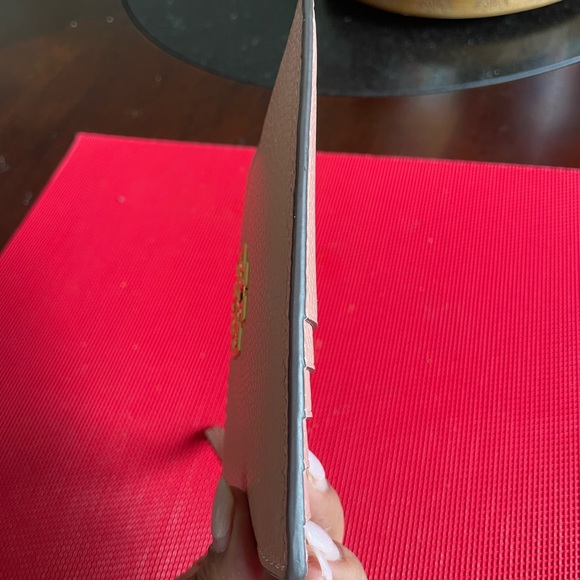 Authentic Tory Burch Wallet with Zipper and 5 card slots - Pink with Gold T - Picture 7 of 7